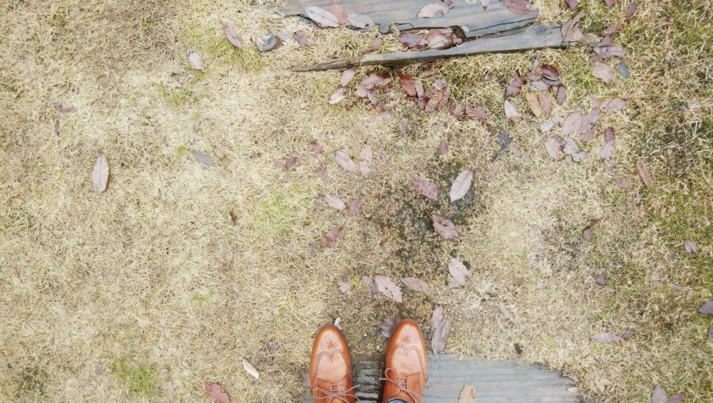 金沢湯涌創作の森　道中　革靴
